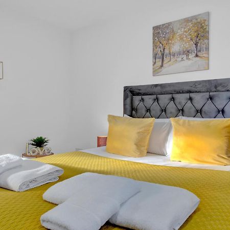 Heathrow Stays - Fawns Manor Hillingdon Kültér fotó